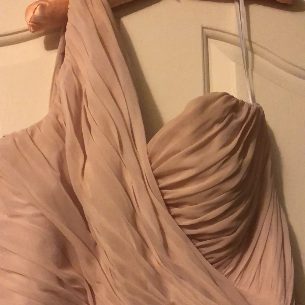 Women’s formal dress - Picture 4 of 9